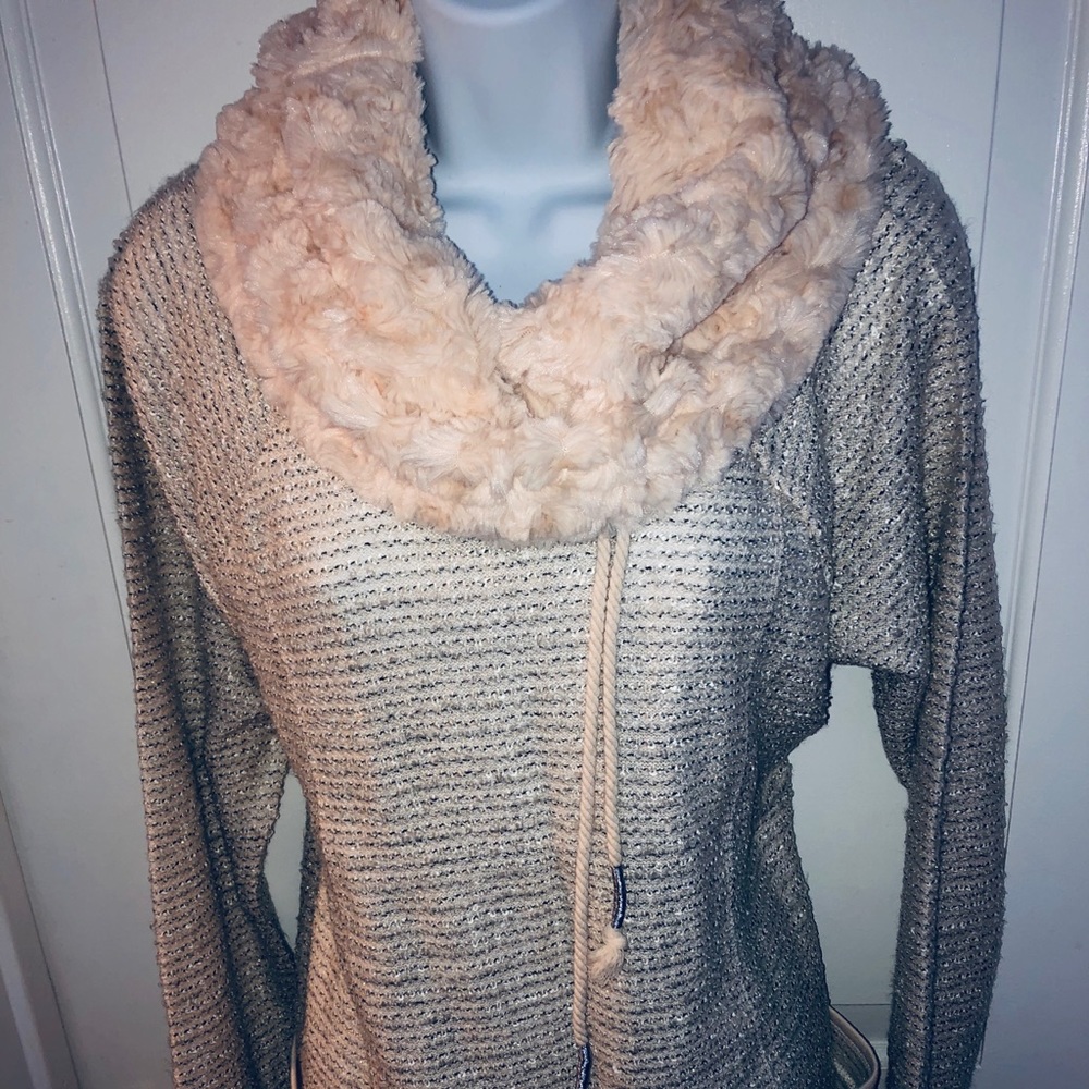 Maurices Ivory pullover XL